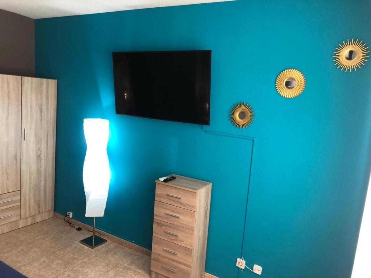 Hostal Dona Maria Valdemoro Bagian luar foto