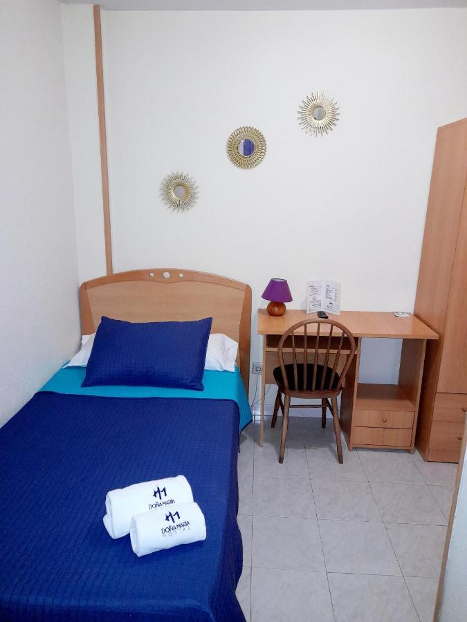 Hostal Dona Maria Valdemoro Bagian luar foto