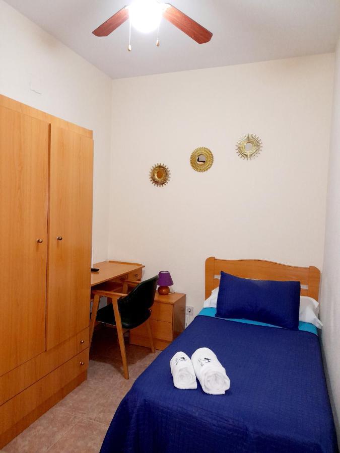 Hostal Dona Maria Valdemoro Bagian luar foto
