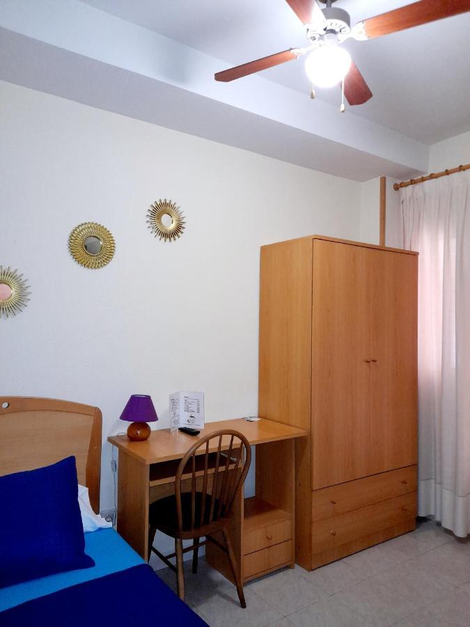 Hostal Dona Maria Valdemoro Bagian luar foto