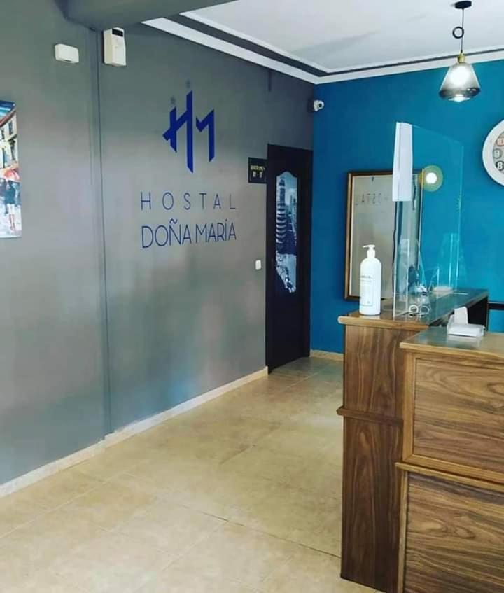 Hostal Dona Maria Valdemoro Bagian luar foto
