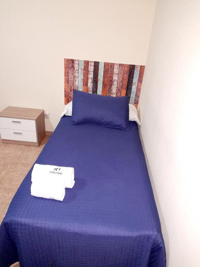 Hostal Dona Maria Valdemoro Bagian luar foto