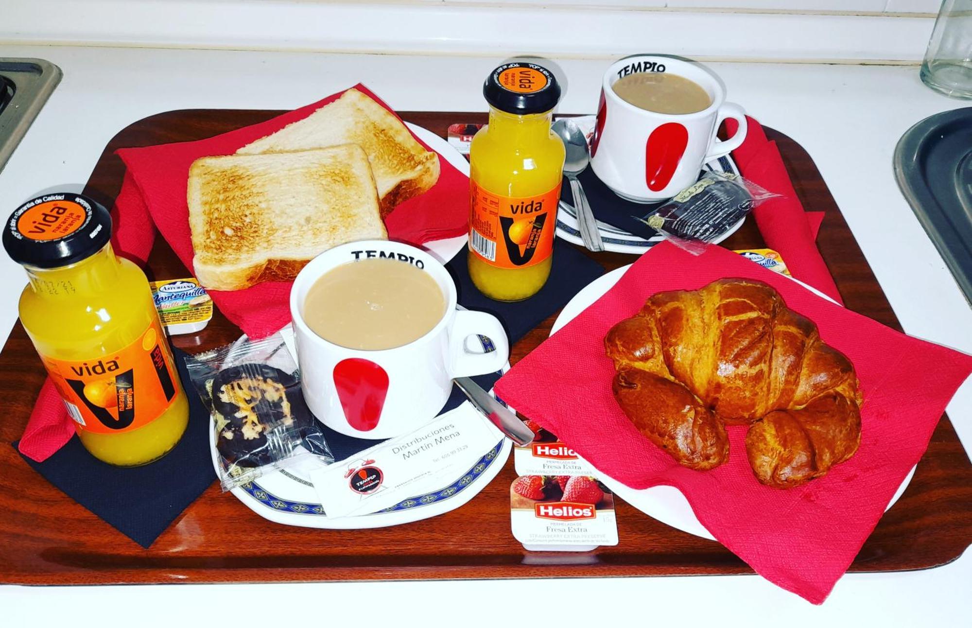 Hostal Dona Maria Valdemoro Bagian luar foto