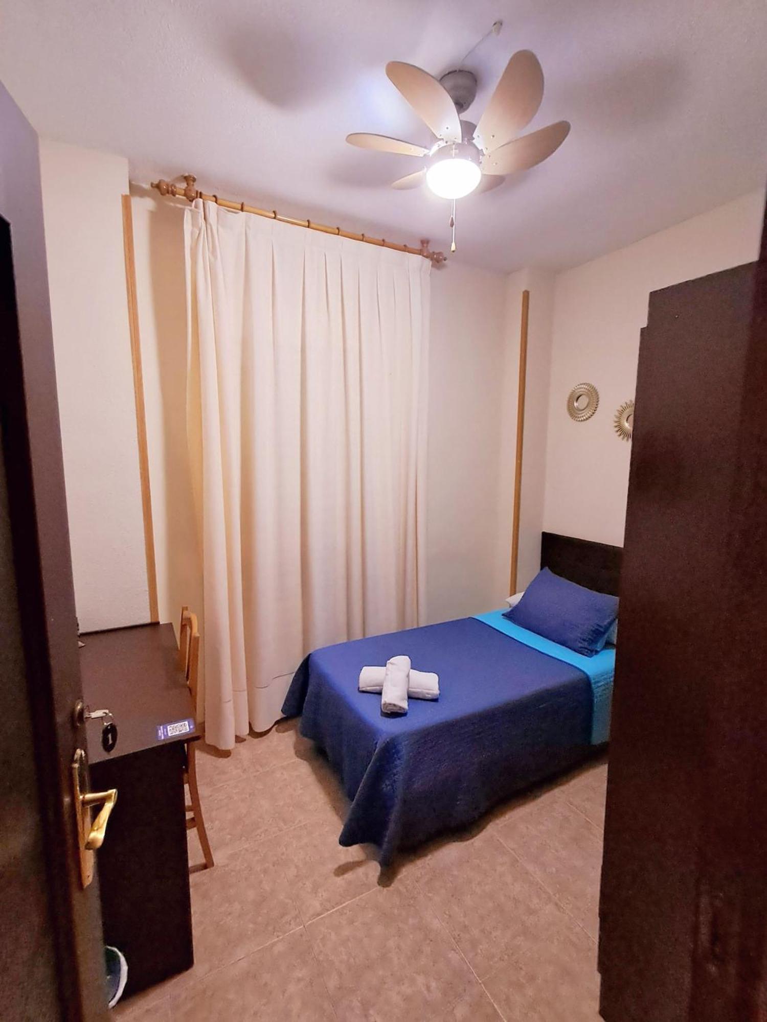 Hostal Dona Maria Valdemoro Bagian luar foto