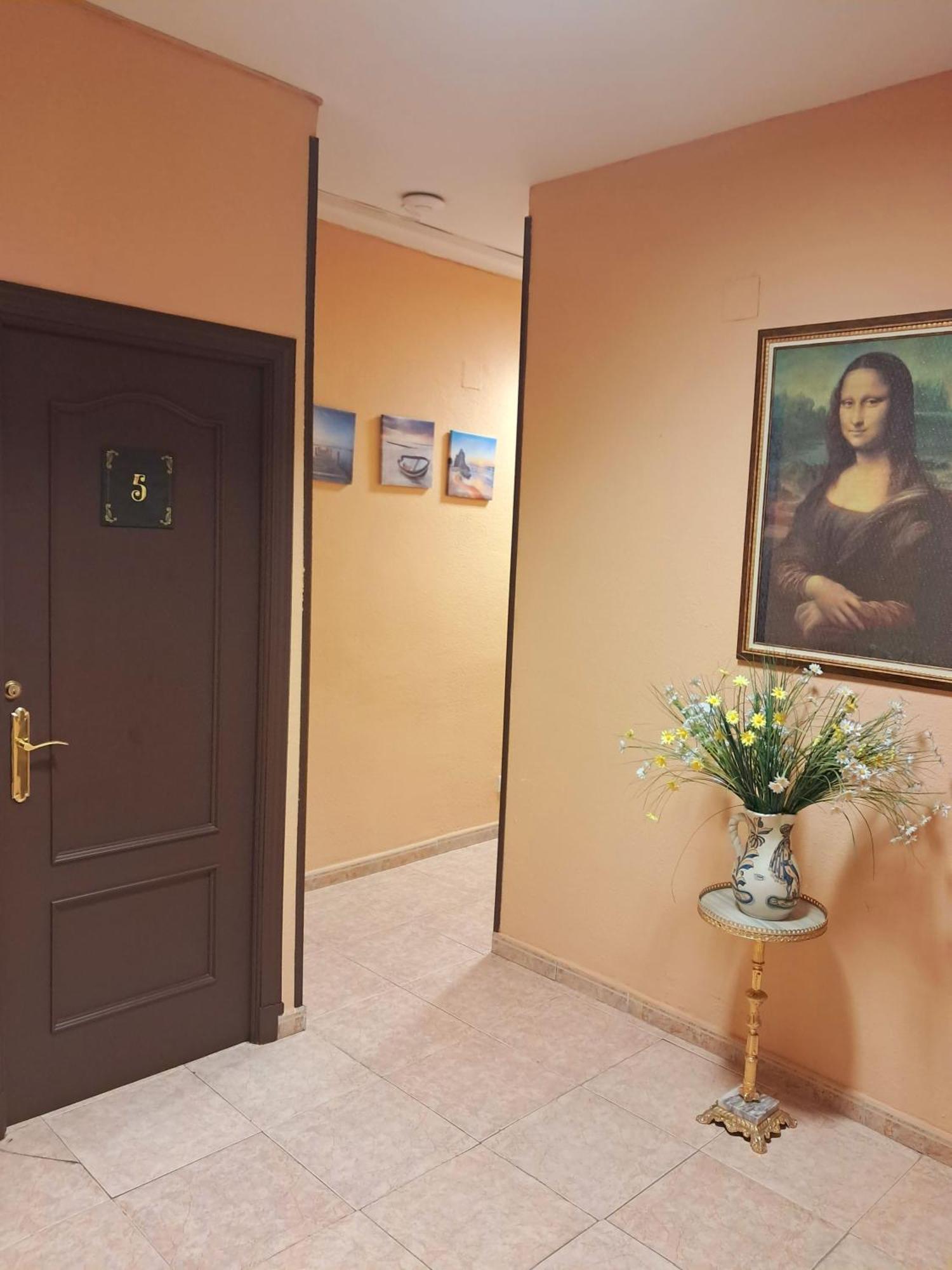 Hostal Dona Maria Valdemoro Bagian luar foto