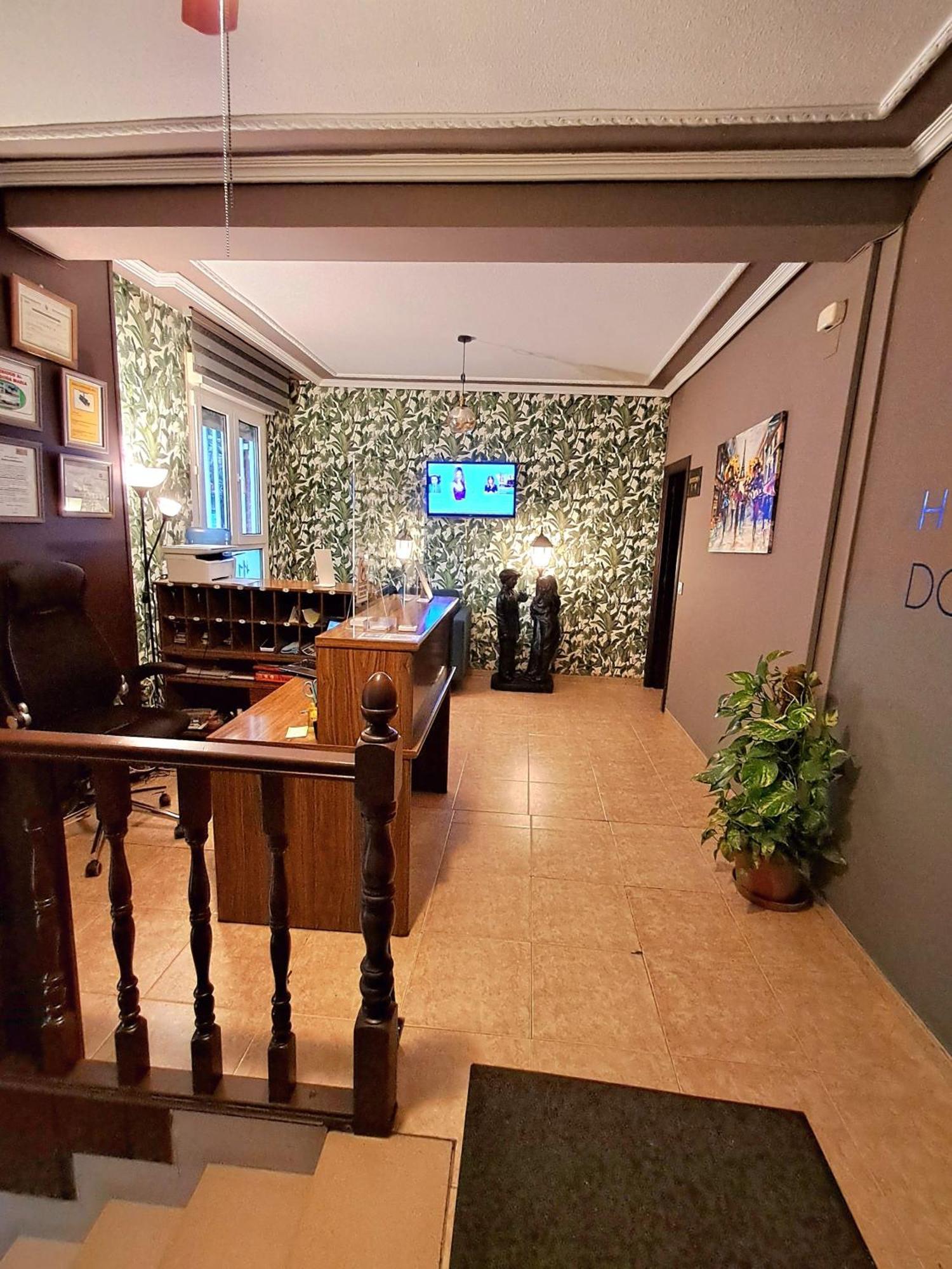 Hostal Dona Maria Valdemoro Bagian luar foto