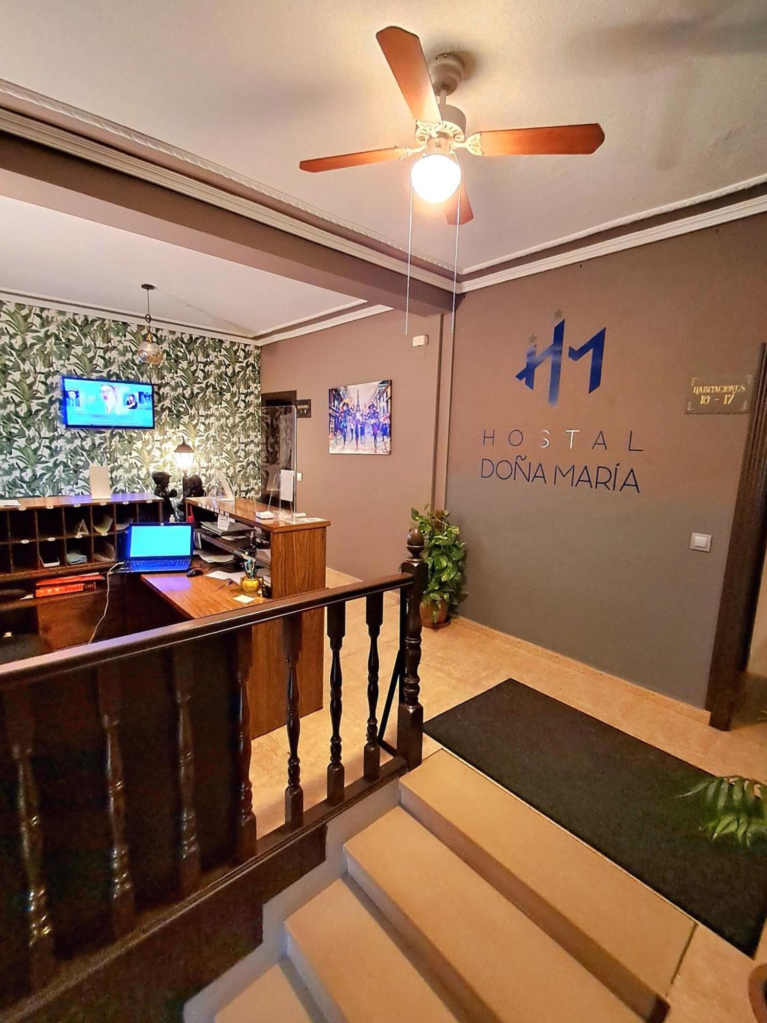 Hostal Dona Maria Valdemoro Bagian luar foto