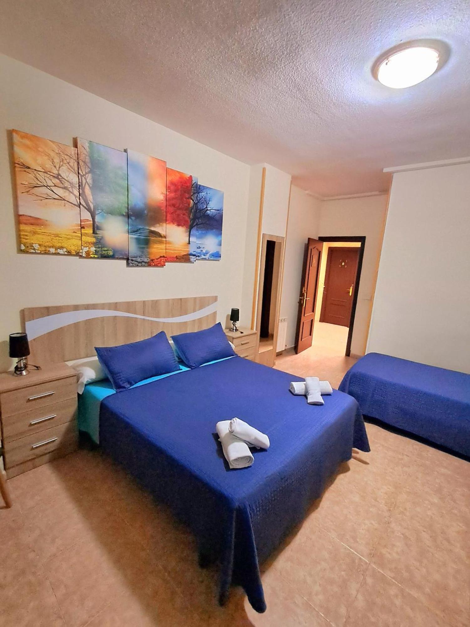Hostal Dona Maria Valdemoro Bagian luar foto