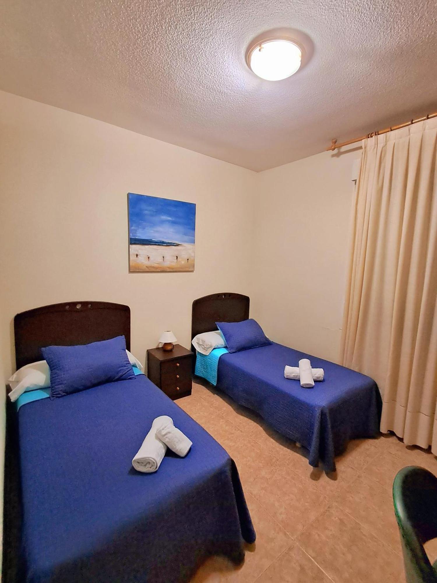 Hostal Dona Maria Valdemoro Bagian luar foto