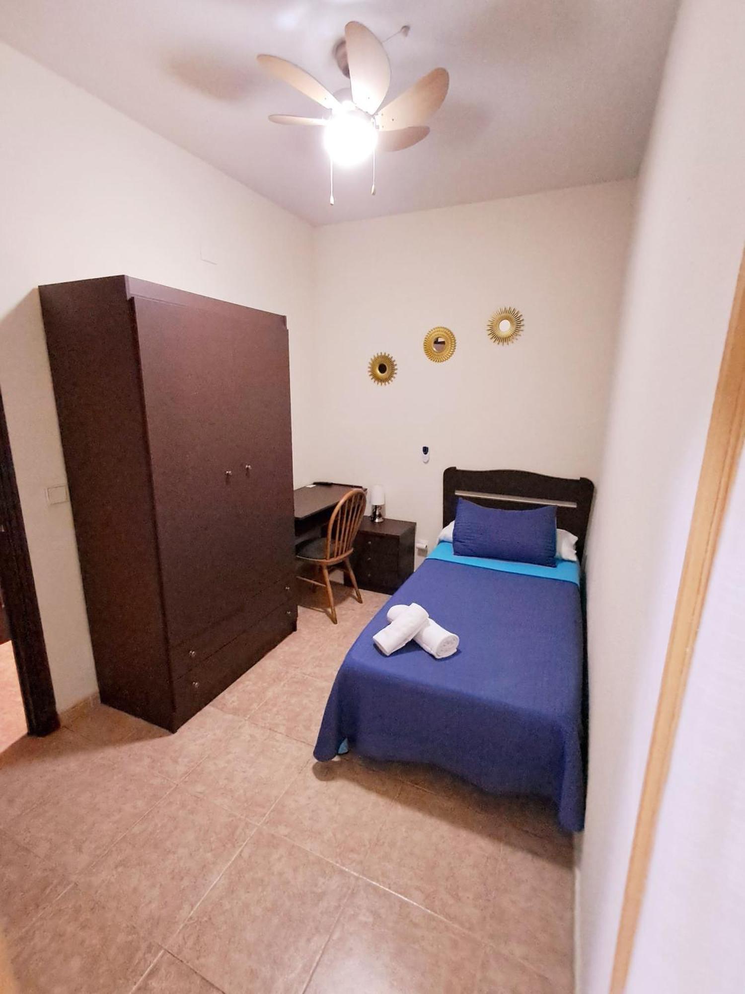 Hostal Dona Maria Valdemoro Bagian luar foto