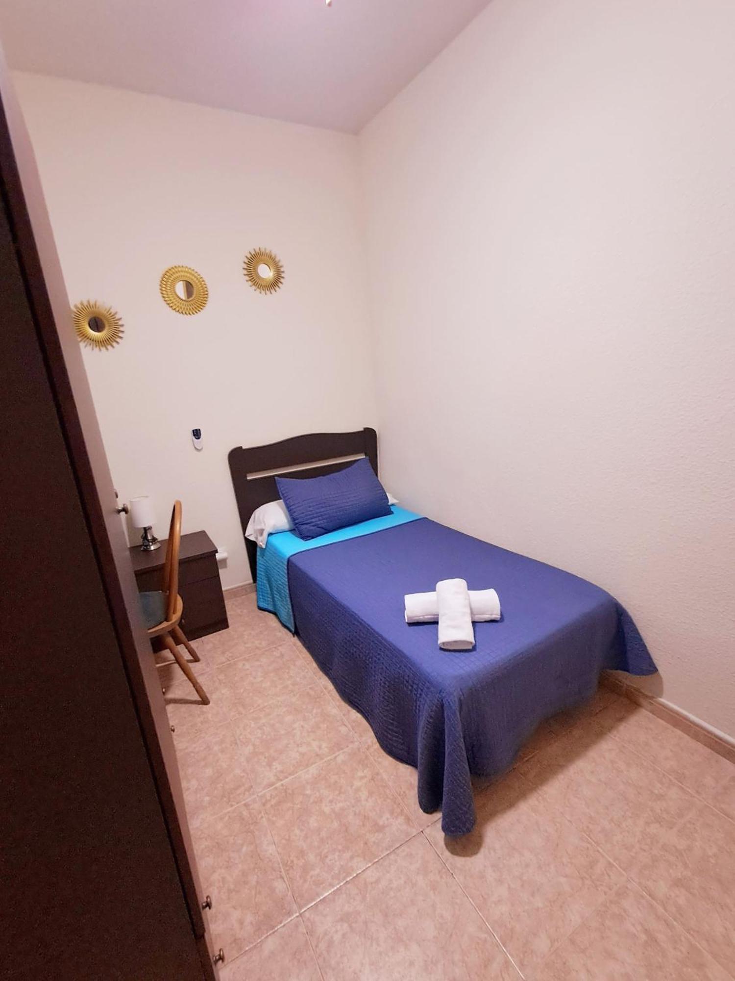 Hostal Dona Maria Valdemoro Bagian luar foto