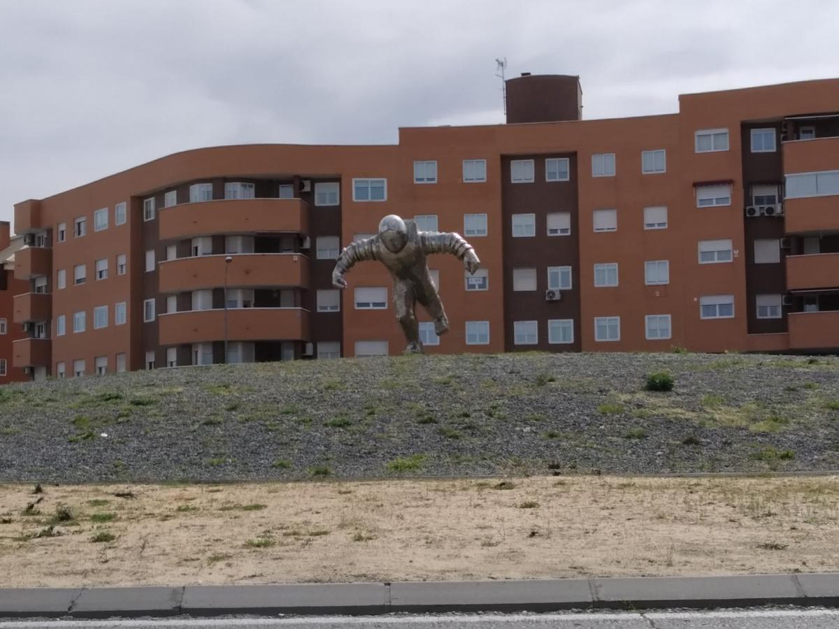 Hostal Dona Maria Valdemoro Bagian luar foto