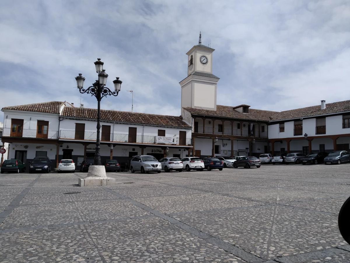 Hostal Dona Maria Valdemoro Bagian luar foto