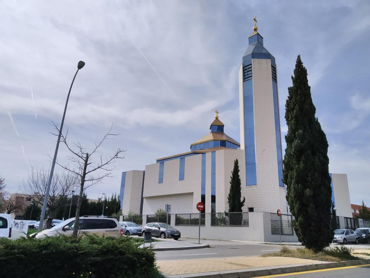 Hostal Dona Maria Valdemoro Bagian luar foto