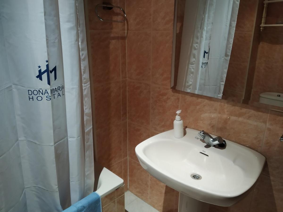 Hostal Dona Maria Valdemoro Bagian luar foto