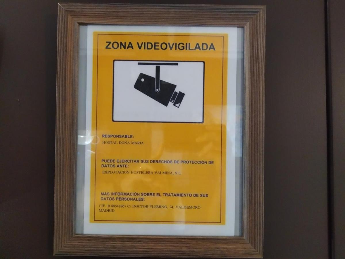 Hostal Dona Maria Valdemoro Bagian luar foto